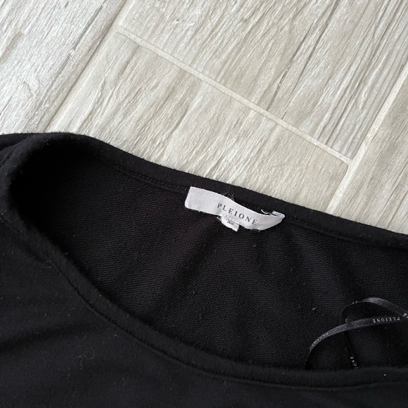 Pleione Ruffle Long Sleeve - Picture 2 of 2